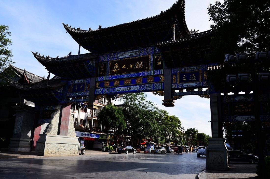 宋时轮指挥部遭空军轰炸，迷惑不已：麦克阿瑟怎么发现我在这里？